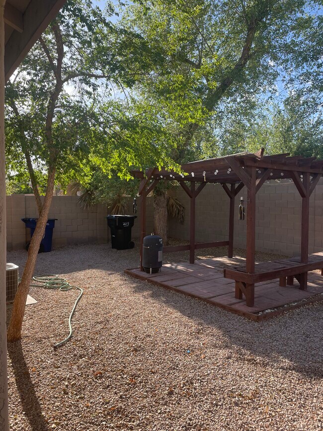 Building Photo - 3076 E Michelle Way