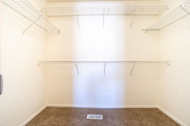 Building Photo - Beautiful townhome on Snow Bowl for Rent!