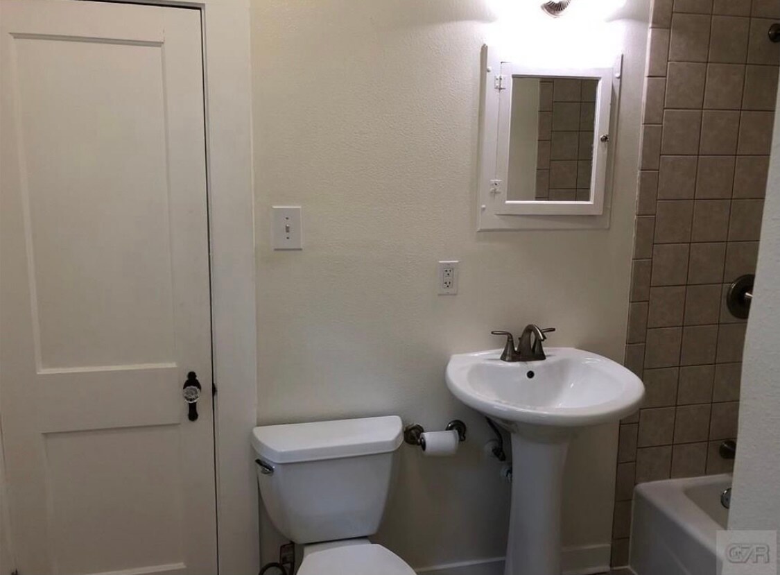 Building Photo - 2016 57th St