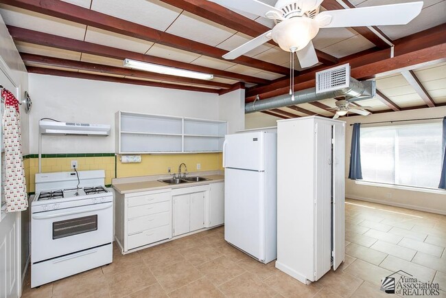 Building Photo - 574 S 2nd Ave