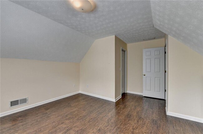 Building Photo - 3380 McClure Woods Dr