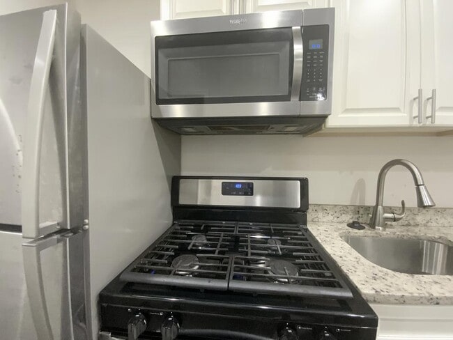 Building Photo - 1223 16th St NE