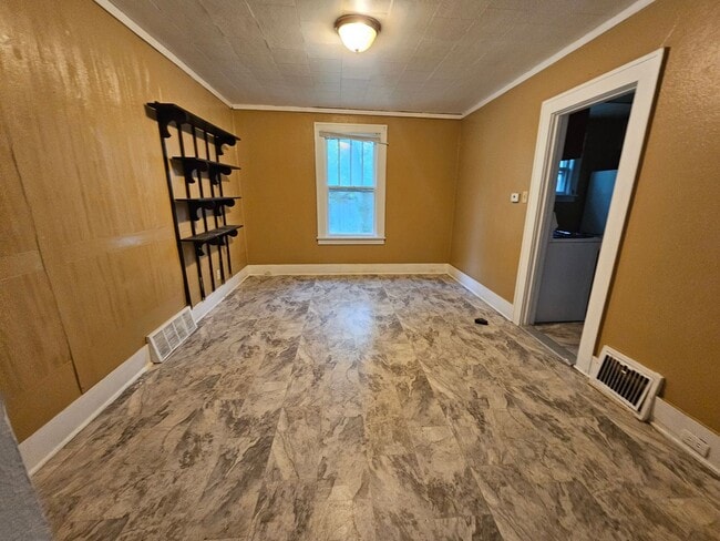 Building Photo - 3 Bedroom Home