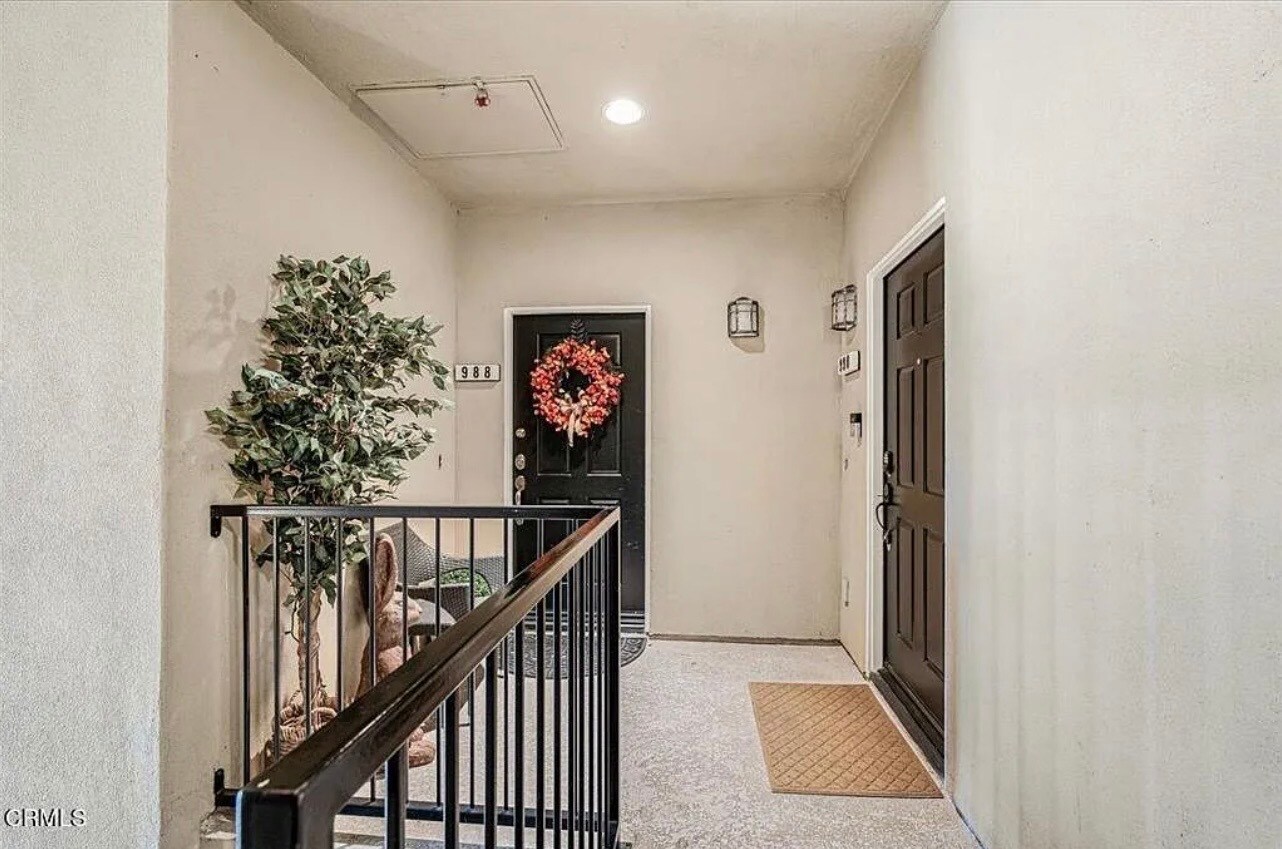 Building Photo - 990 Holiday Ave