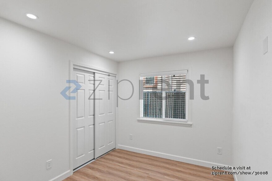 Building Photo - Unit