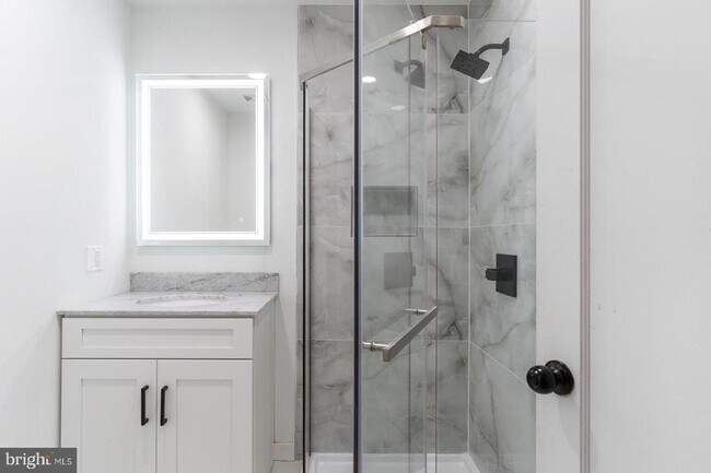 Building Photo - 1520 Green St