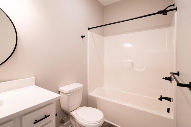 Building Photo - 8452 Oak Shade Cir