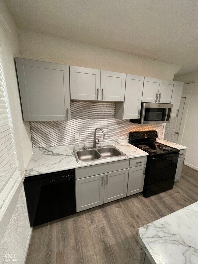 Building Photo - 12 N Randolph St