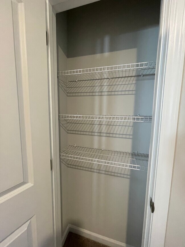 Building Photo - 112 Briarwood Dr E