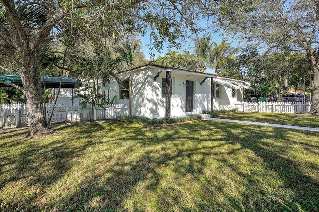 Building Photo - 5985 SW 41st St