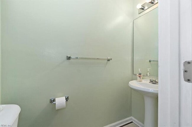 Building Photo - 4975 Kemps Lake Dr