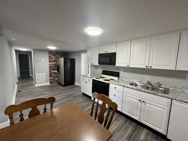 Building Photo - 1550 Old Dover Rd