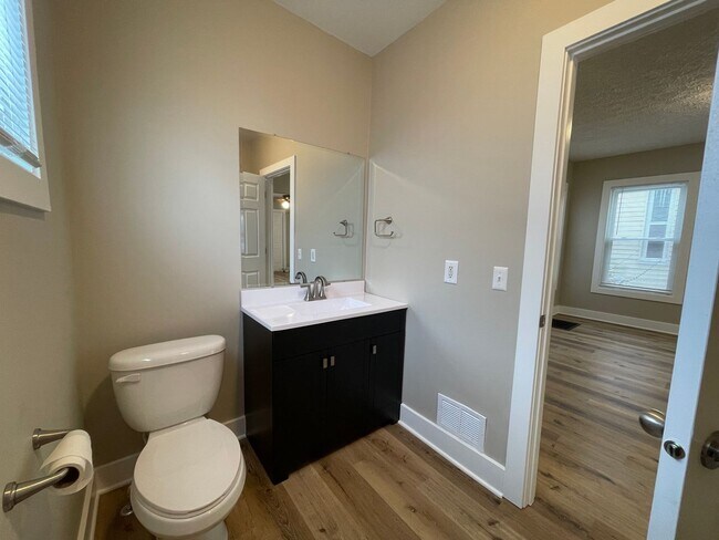 Building Photo - Nicely updated- Four Bedroom Home on the NE side of Grand Rapids!