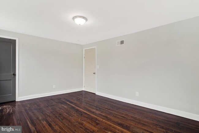 Building Photo - 509 Denham Rd