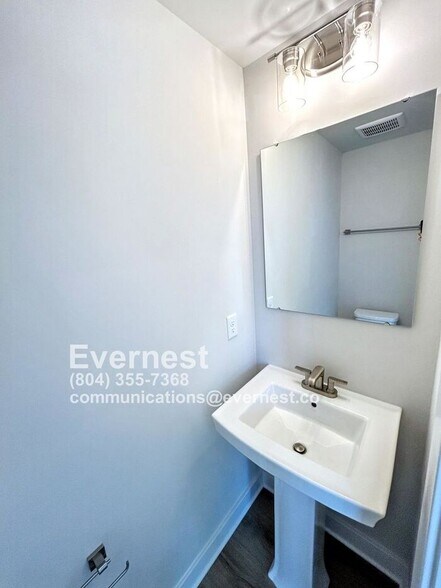 Building Photo - 12112 Calgary Lp