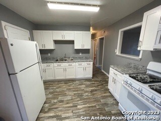 Building Photo - 215 Edna-