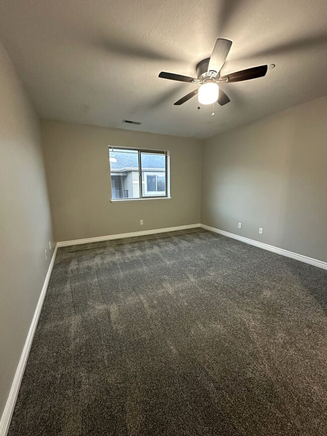 Building Photo - $750 Off Upon Move In! 2 Bed 2 Bath Home f...