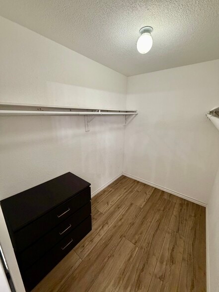 Master Walk In Closet - 6824 Fryer St