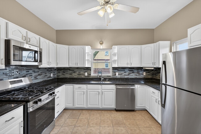 Building Photo - 1657 N Harding Ave