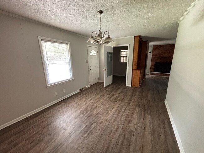 Building Photo - 106 Oakmont Ave