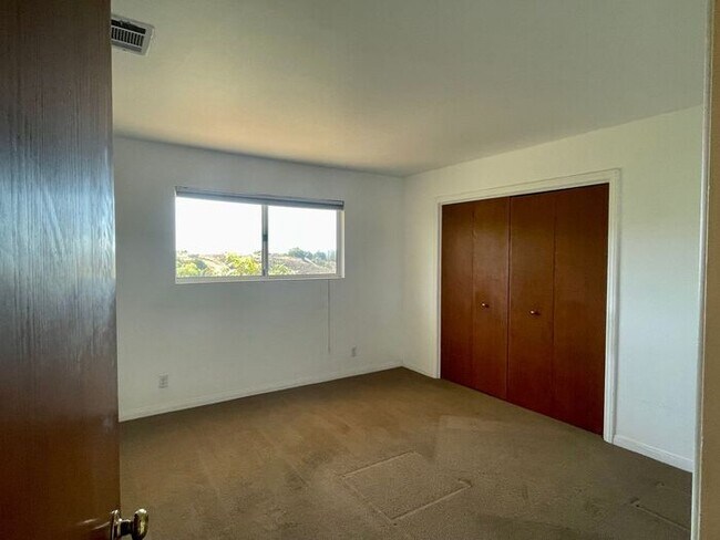 Building Photo - 3 Bedroom Home Country Living in Santa Barbara - Pets Considered - Available Now