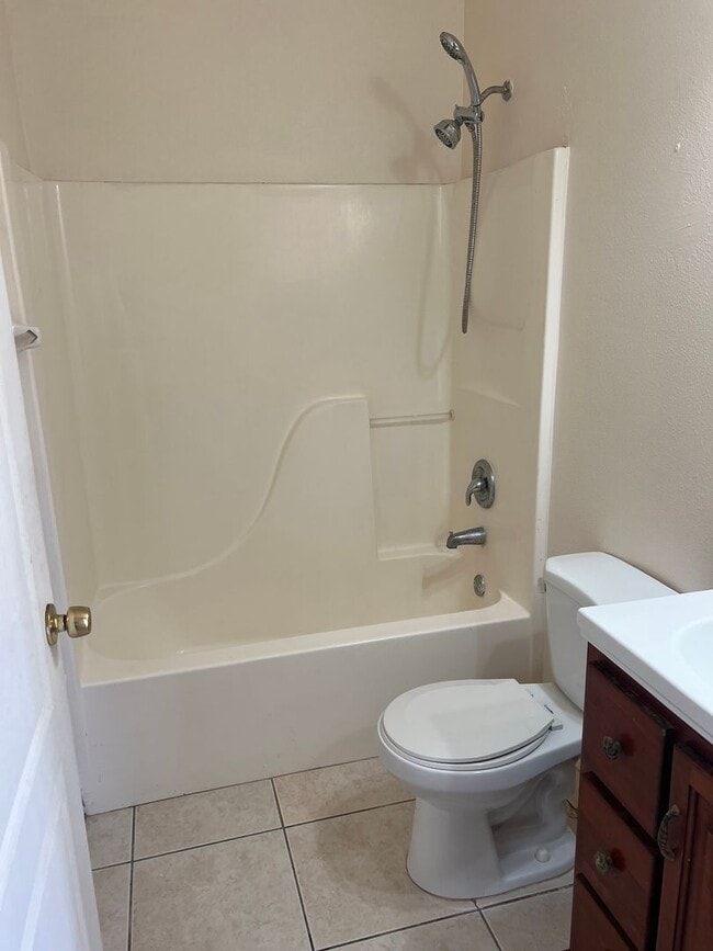 Building Photo - 2/2 in Warm Mineral Springs