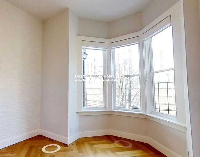 Primary Photo - 462 Massachusetts Ave