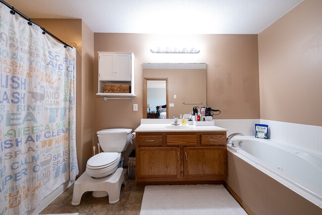 Building Photo - 3292 Century Dr