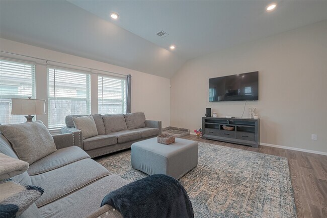 Building Photo - 506 Pecan Landing Ln