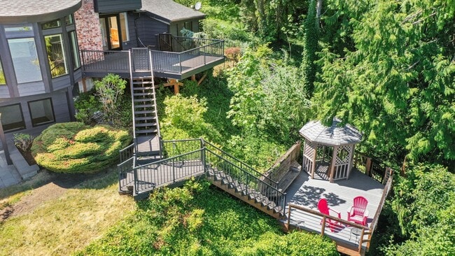 Building Photo - Stunning 3,146 Sq. Ft. Olympia Waterfront ...