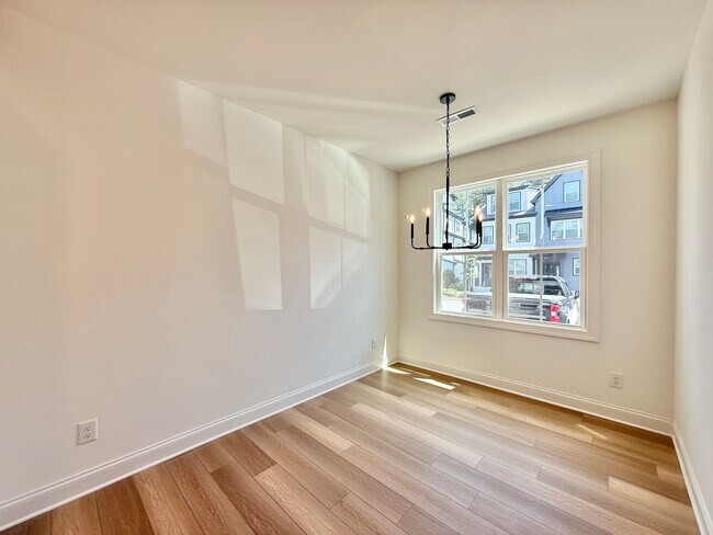 Building Photo - 4821 Gossamer Ln