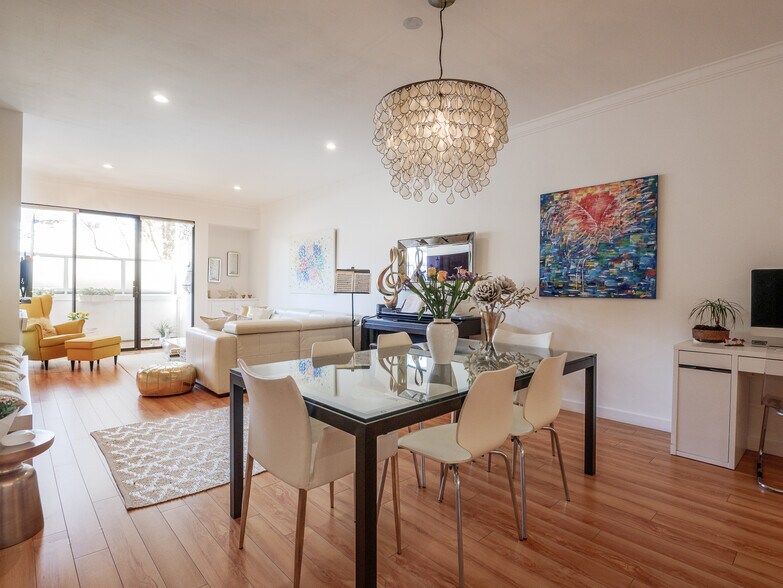 Dining Area - 2276 S Beverly Glen Blvd
