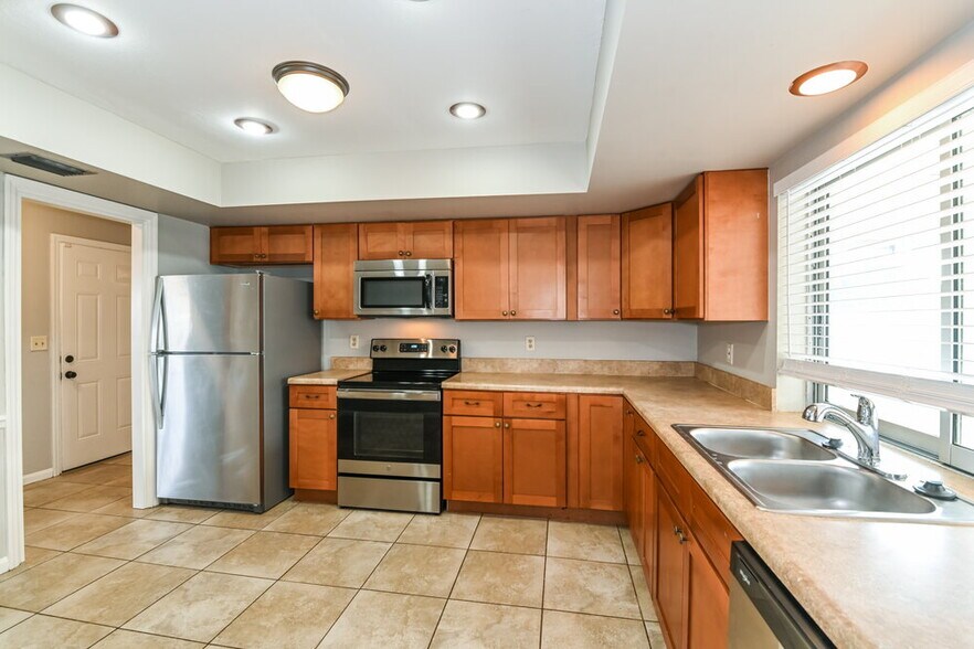 Building Photo - 1318 Everest Pkwy