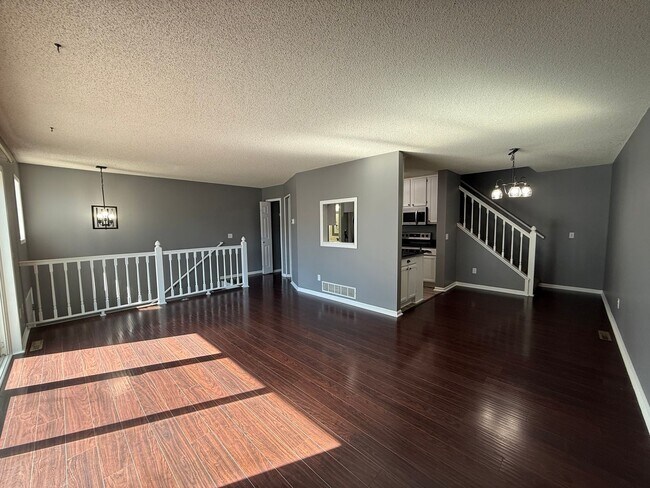 Primary Photo - Updated 2 Bed, 2.5 Bath Apple Valley Townh...