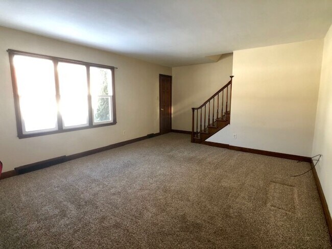 Building Photo - CHARMING 2 Bedroom Townhome Available!