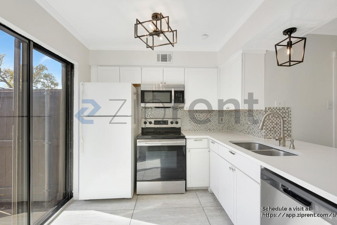 Building Photo - 14800 Enterprise Dr