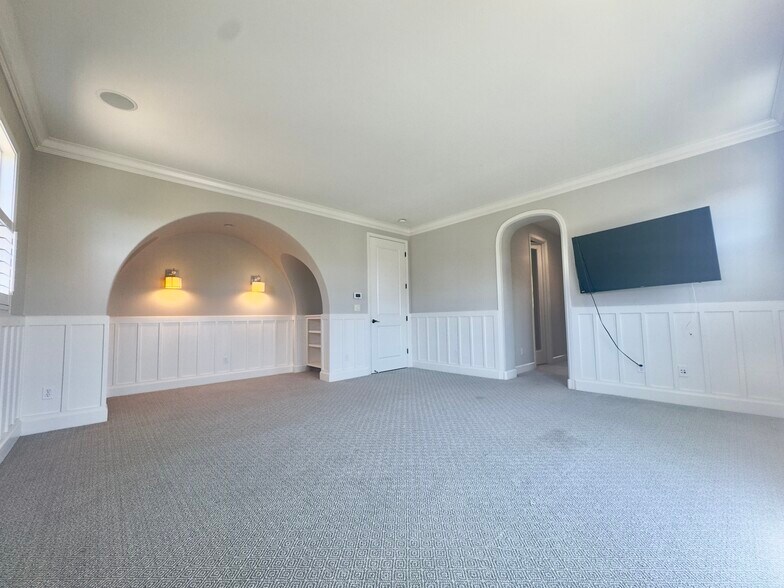 Building Photo - 1049 S Wedgewood Rd