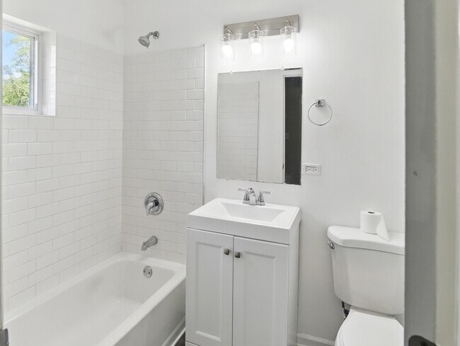 Building Photo - 17704 Grandview Dr
