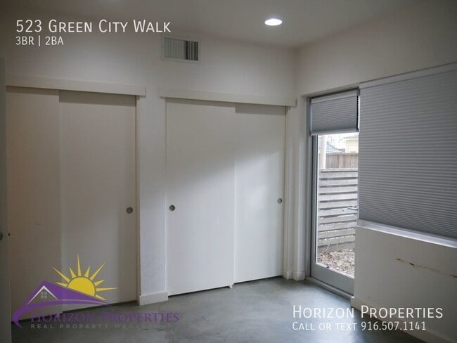 Building Photo - 523 Green City Walk