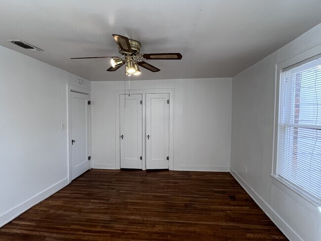 Building Photo - 2104 26th St