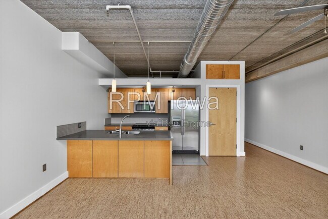 Building Photo - 309 E 5th St