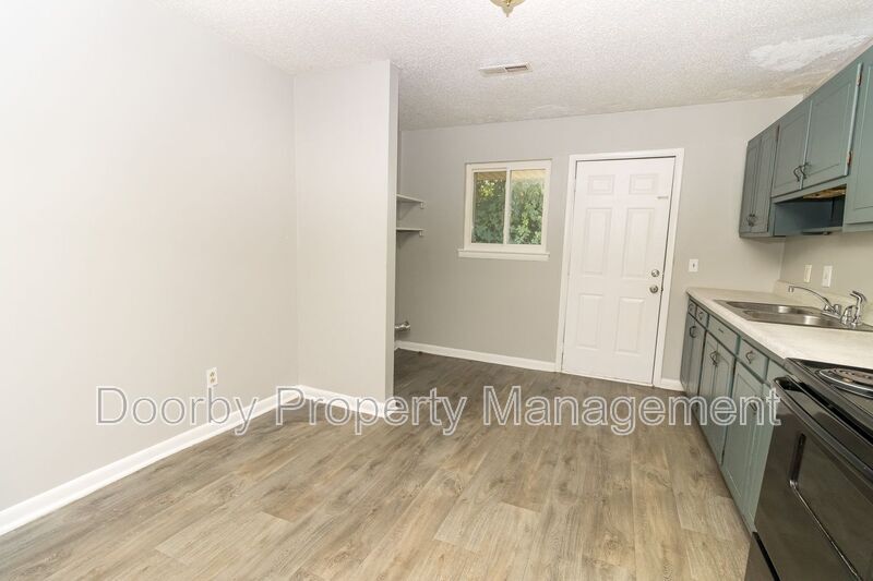 Building Photo - 7823 Basswood Ln