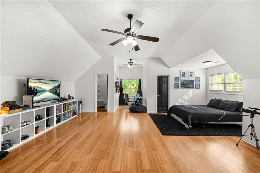 Building Photo - 176 Oak Leaf Dr