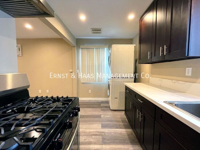 Building Photo - Cozy 1 Bed, 1 Bath Apartment with All the ...