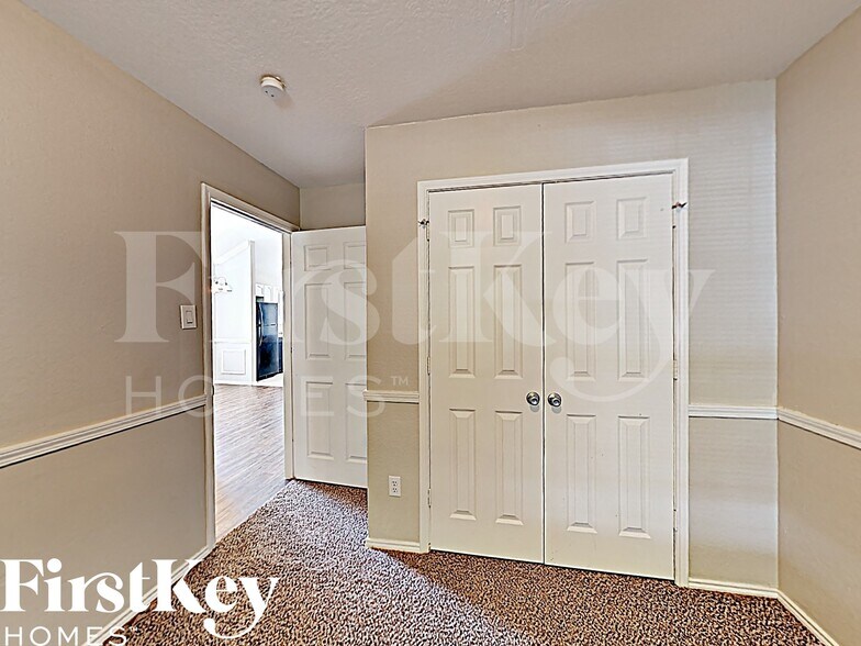 Building Photo - 415 N Gaston Dr