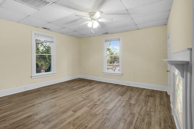 Building Photo - 1110 N Pasteur St