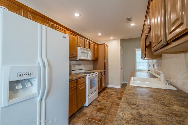 Building Photo - Large 3 Bedroom Home in Perfect Condition! Great Location!