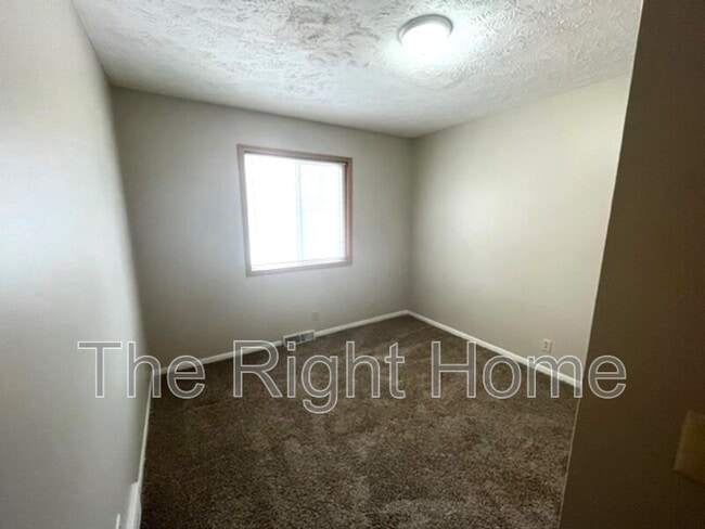 Building Photo - 23607 Walnut Cir