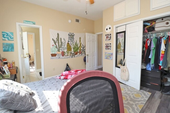 Building Photo - 4BR/2.5BA Urban Charm Meets Creative Energ...