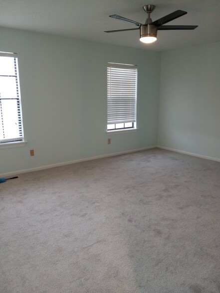 Master bedroom - 15235 Kelbrook Dr